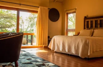 What Role Does Texture Play in Creating a Cozy Airbnb Environment?